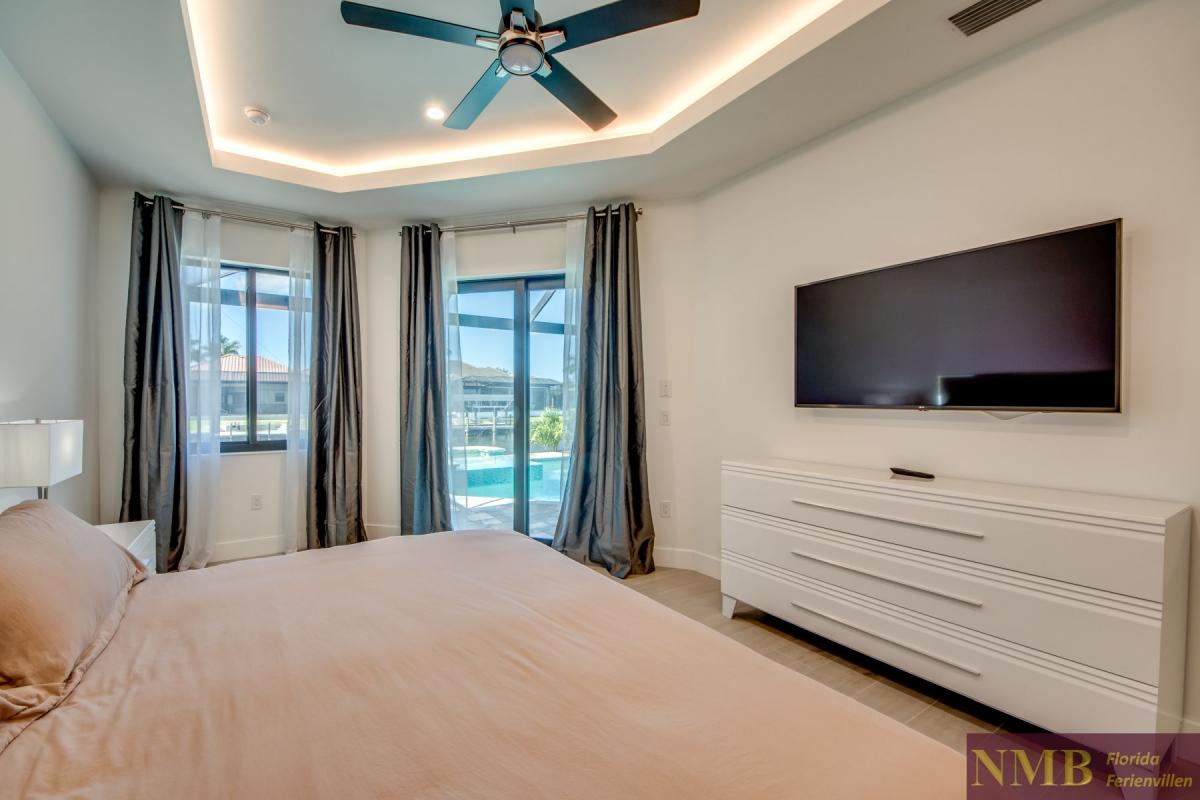 Ferienhaus-Cape-Coral-Henderson_33-Master-Bedroom