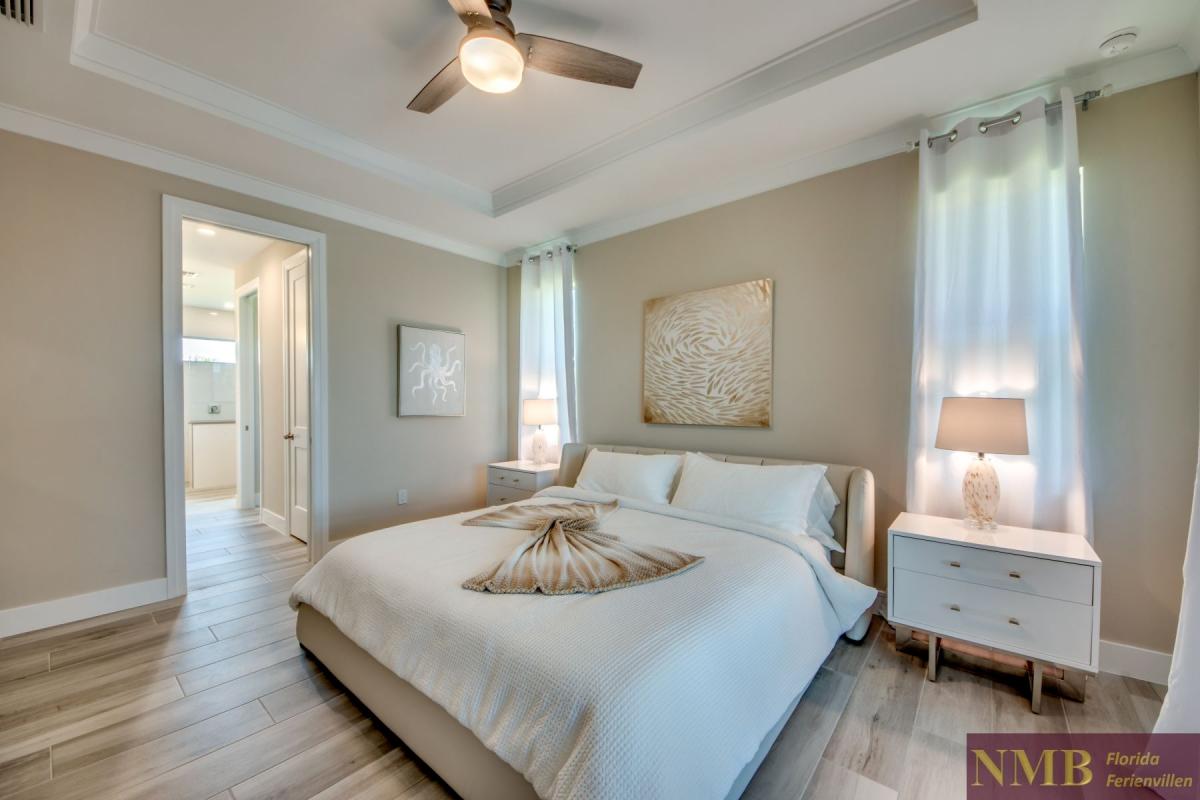 Ferienhaus-Cape-Coral-Villa-Cape-Royal_31-Master-Bedroom