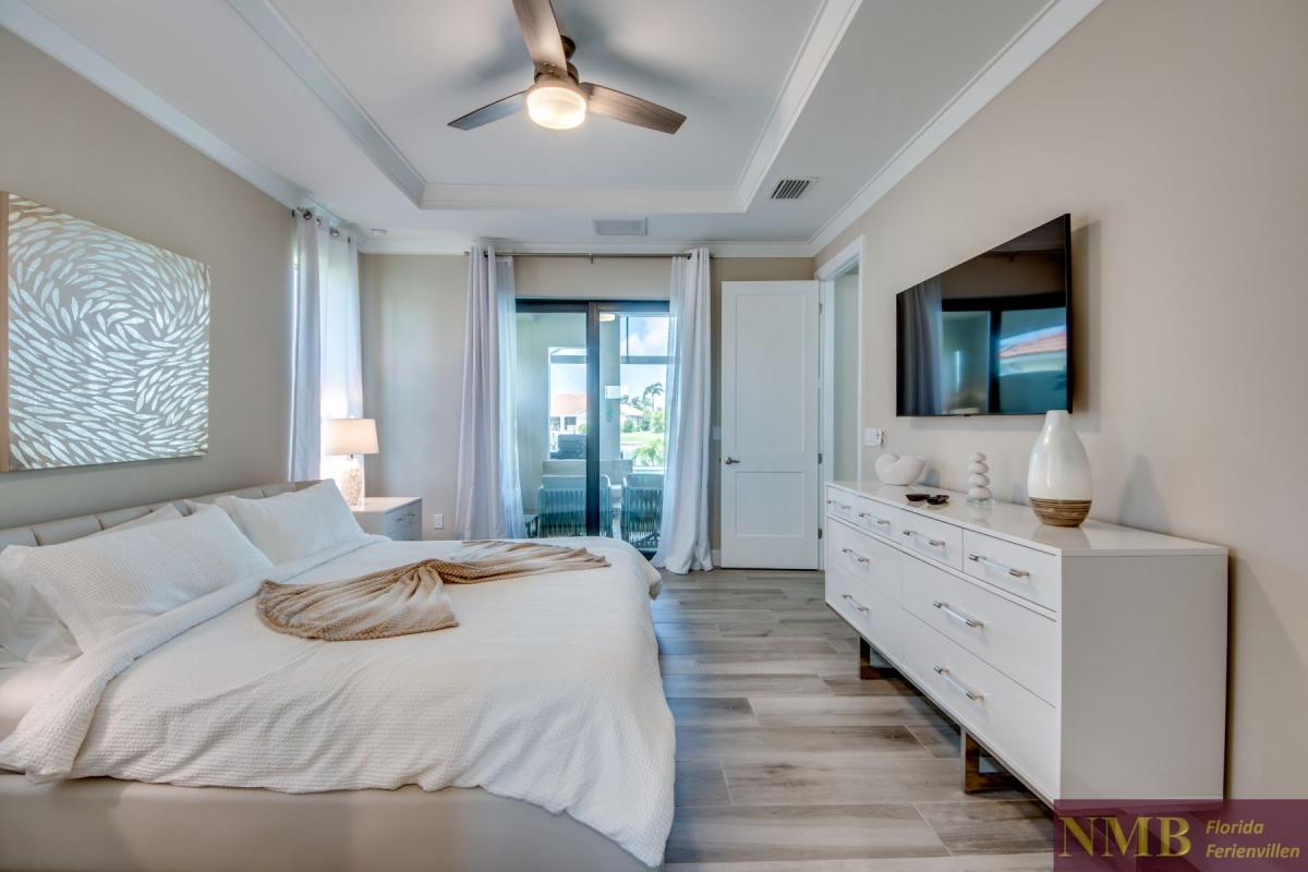 Ferienhaus-Cape-Coral-Villa-Cape-Royal_33-Master-Bedroom