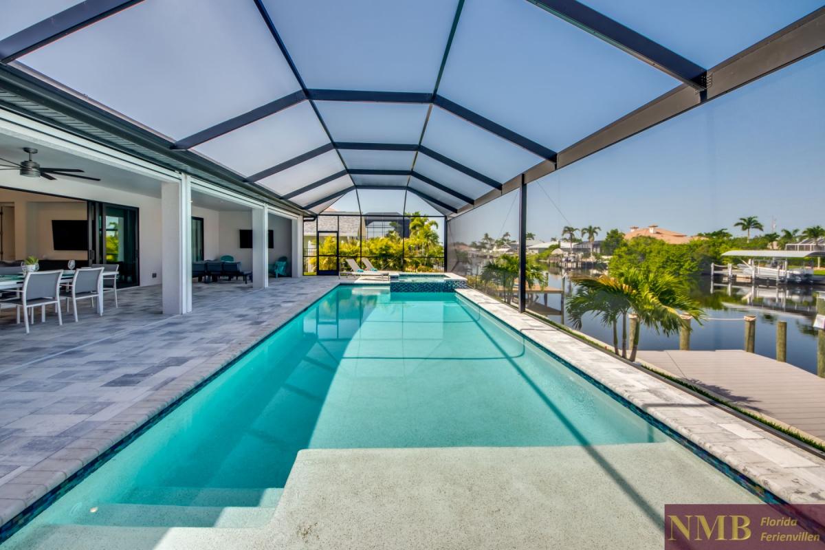 Ferienhaus-Cape-Coral-Villa-Lumina_74-Pool-Hot-Tub