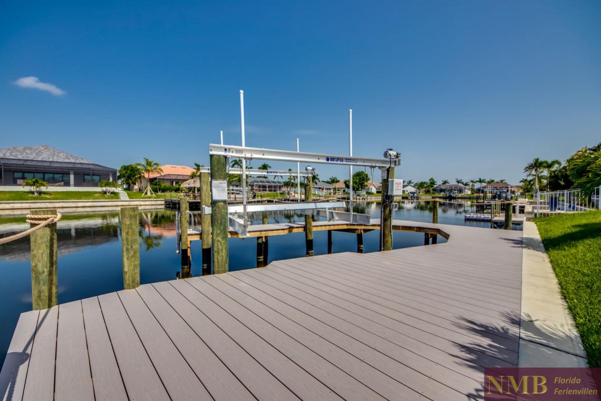 Ferienhaus-Cape-Coral-Villa-Lumina_84-Dock-Boat-Lift