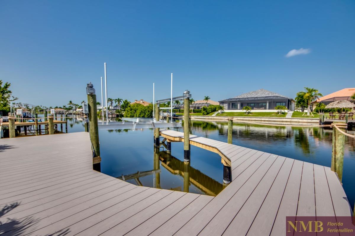 Ferienhaus-Cape-Coral-Villa-Lumina_85-Dock-Boat-Lift