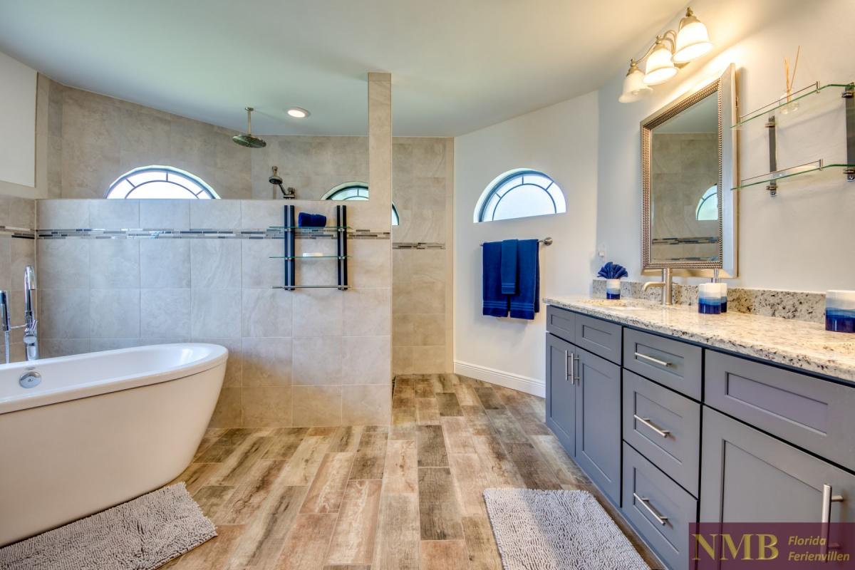 Ferienhaus-Cape-Coral-Villa-Blue-Moon_45-Master-Bathroom