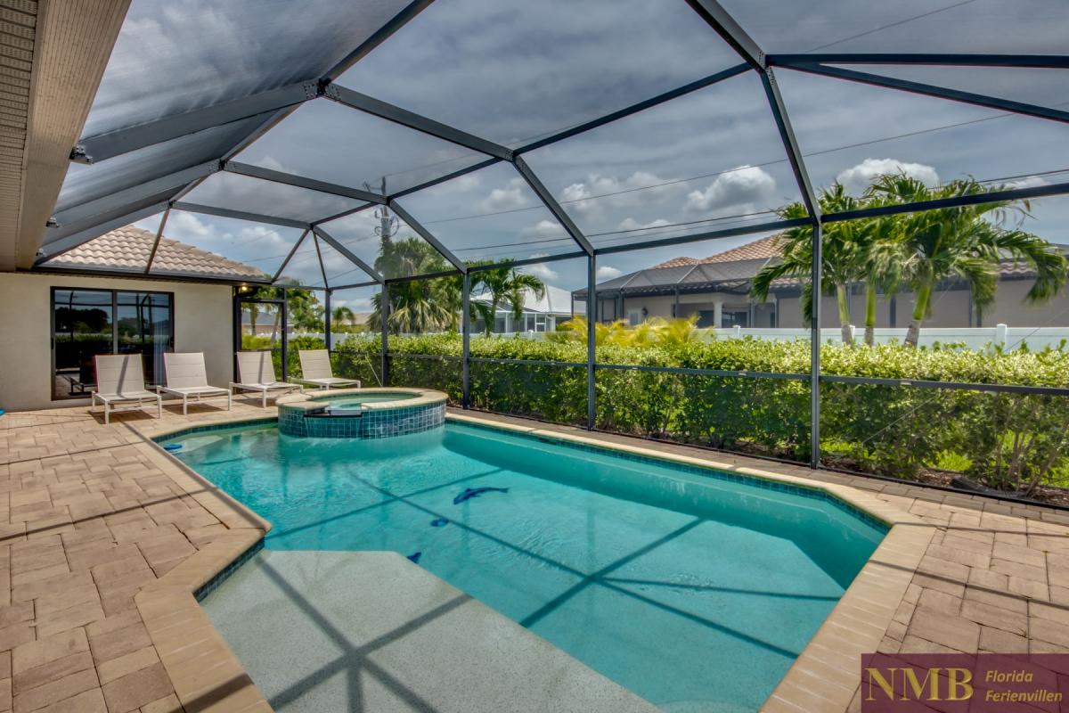 Ferienhaus-Cape-Coral-Villa-Blue-Moon_69-Pool-Hot-Tub