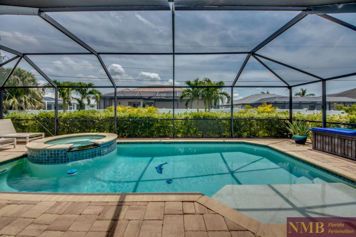 Ferienhaus-Cape-Coral-Villa-Blue-Moon_70-Pool-Hot-Tub