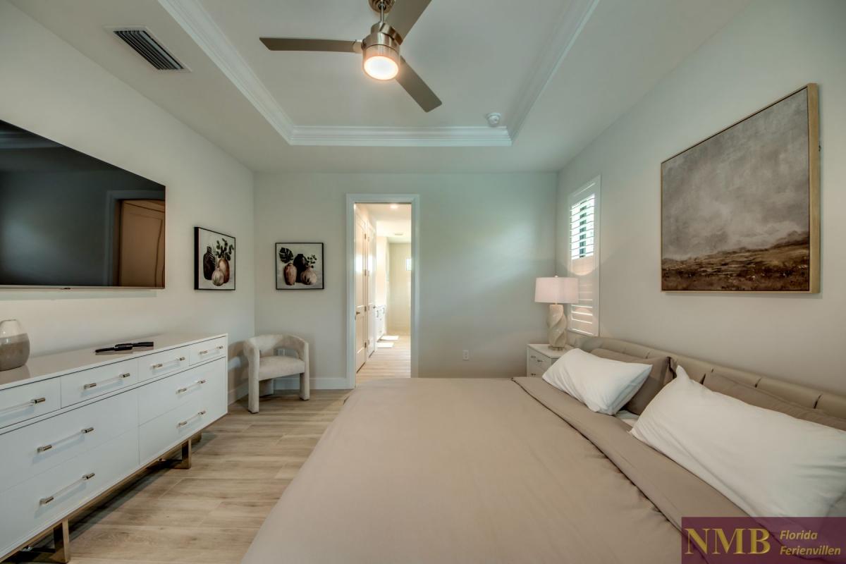 Ferienhaus-Cape-Coral-Villa-Hummingbird_35-Master-Bedroom
