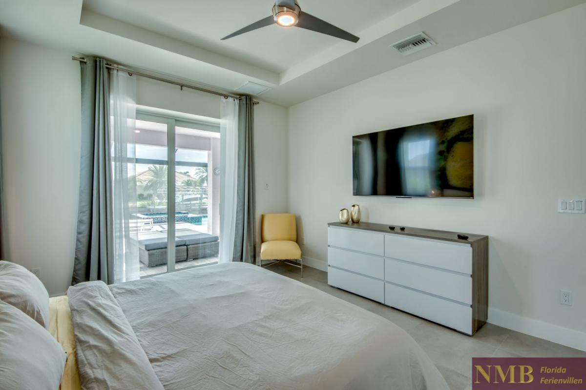Ferienhaus-Cape-Coral-Villa-Sea-Shell_37-Master-Bedroom