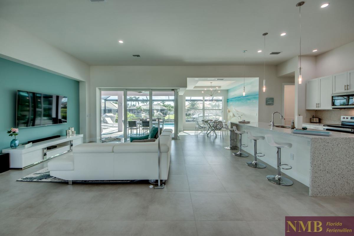 Ferienhaus-Cape-Coral-Villa-Sea-Shell_4-Living-Room-Kitchen