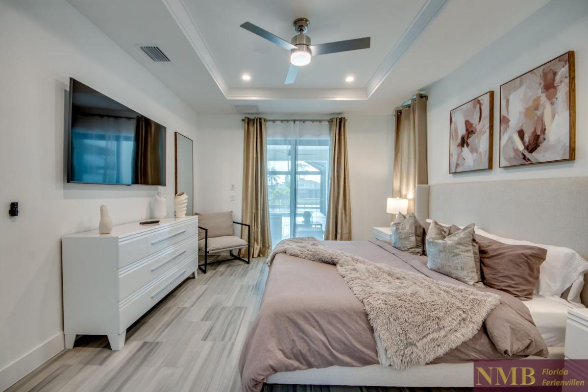 Ferienhaus-Cape-Coral-Villa-Athene_32-Master-Bedroom