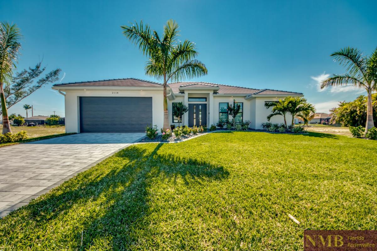 Ferienvilla-Summerwind-Cape-Coral_2-Front-of-Villa