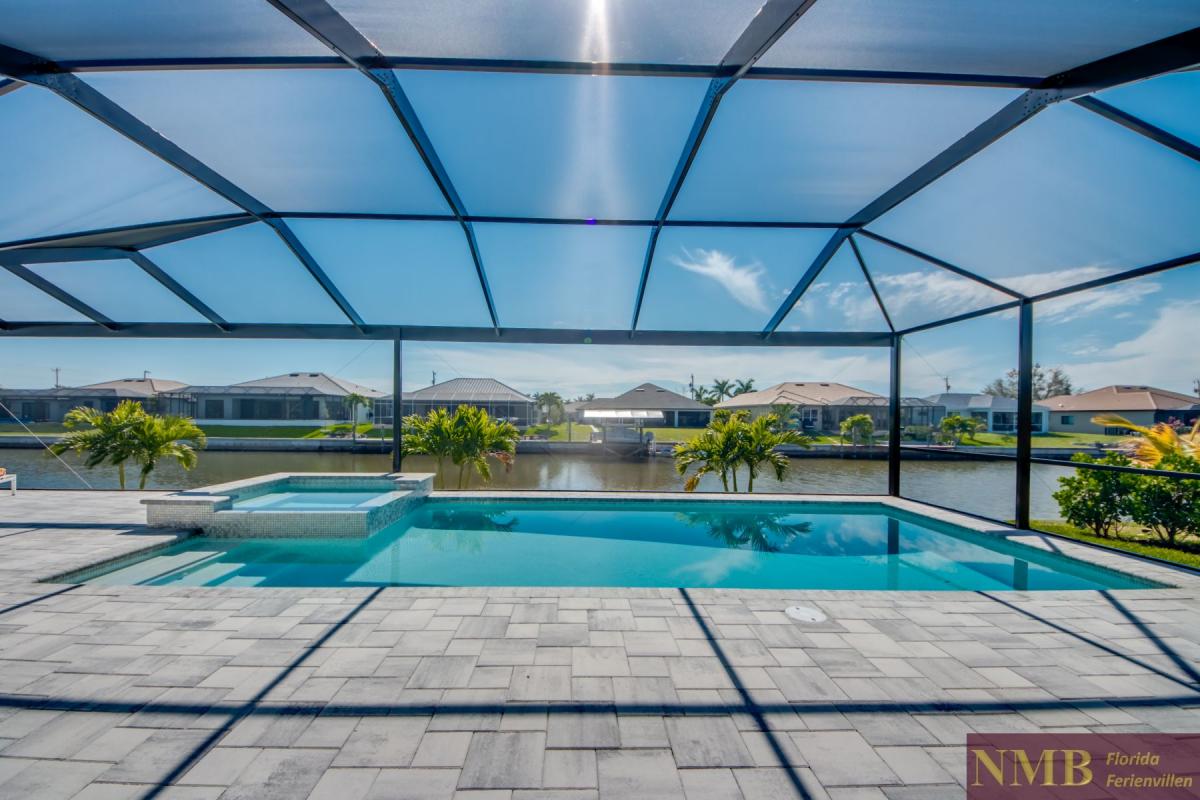 Ferienvilla-Summerwind-Cape-Coral_63-Pool-Hot-Tub