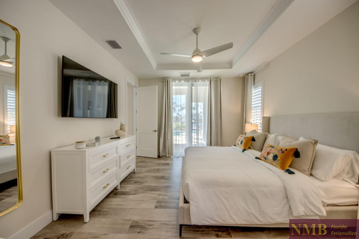 Ferienhaus-Cape-Coral-Villa-Winking-Owl_33-Master-Bedroom