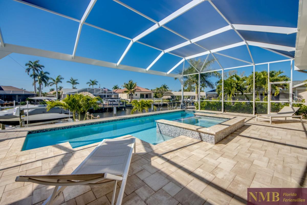 Ferienhaus-Cape-Coral-Villa-Winking-Owl_63-Pool-Hot-Tub