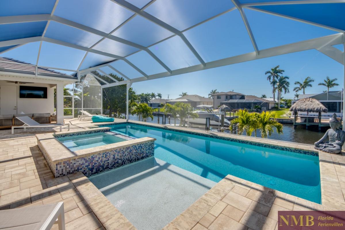 Ferienhaus-Cape-Coral-Villa-Winking-Owl_66-Pool-Hot-Tub