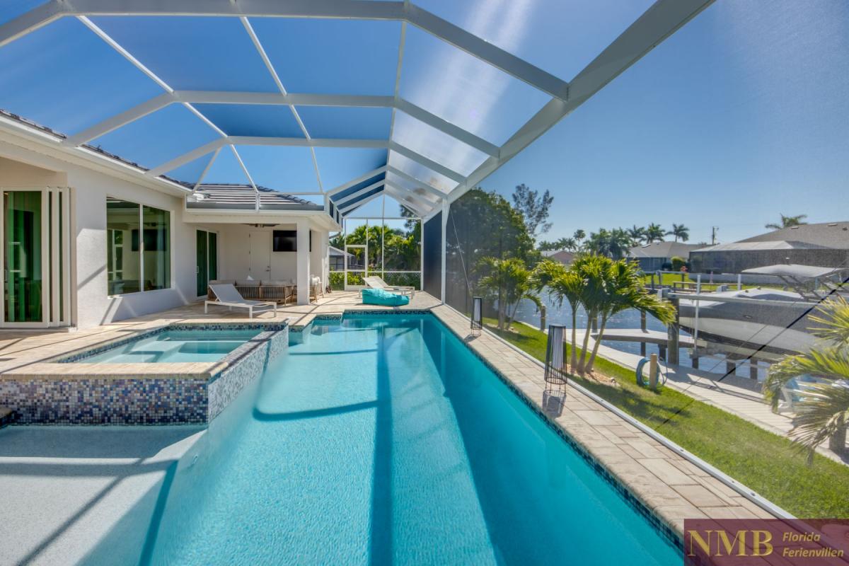 Ferienhaus-Cape-Coral-Villa-Winking-Owl_67-Pool-Hot-Tub