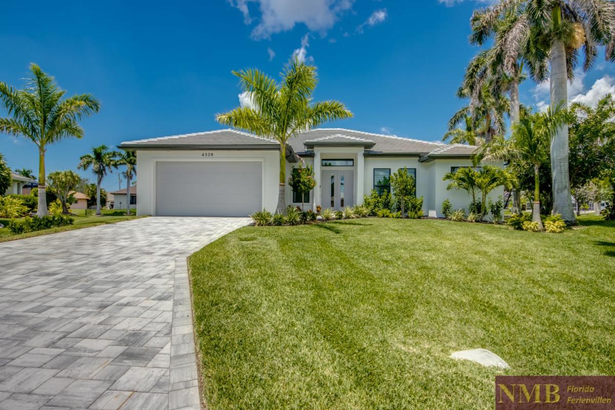 Cape_Coral_Ferienhaeuser_Barbara_1-Front-of-Villa