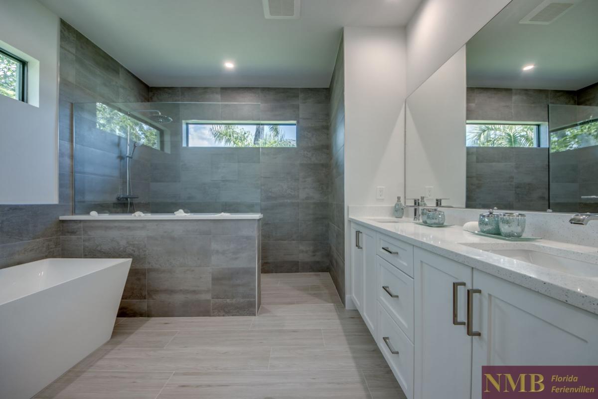 Cape_Coral_Ferienhaeuser_Barbara_43-Master-Bathroom