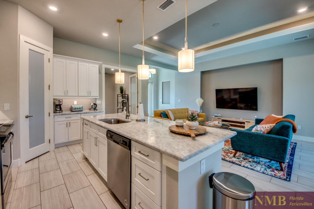 Cape_Coral_Ferienhaeuser_Marie-Angeline_23-Kitchen