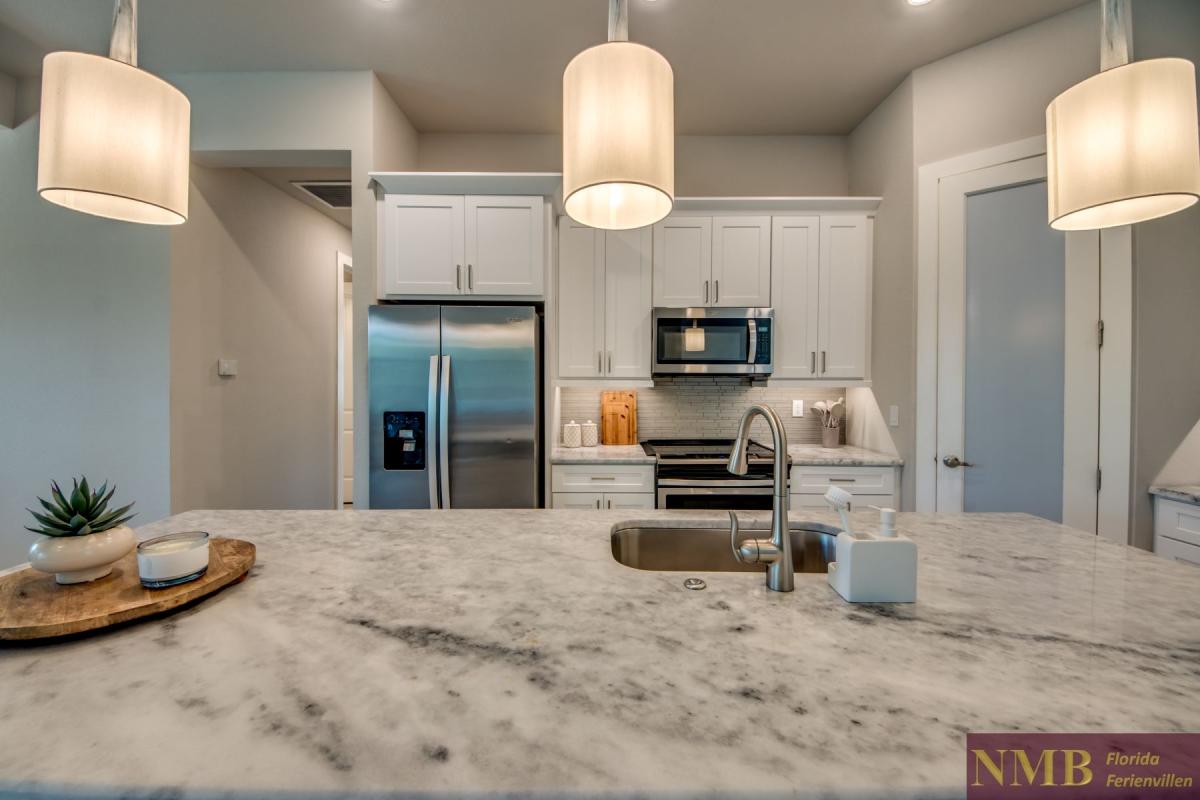 Cape_Coral_Ferienhaeuser_Marie-Angeline_29-Kitchen