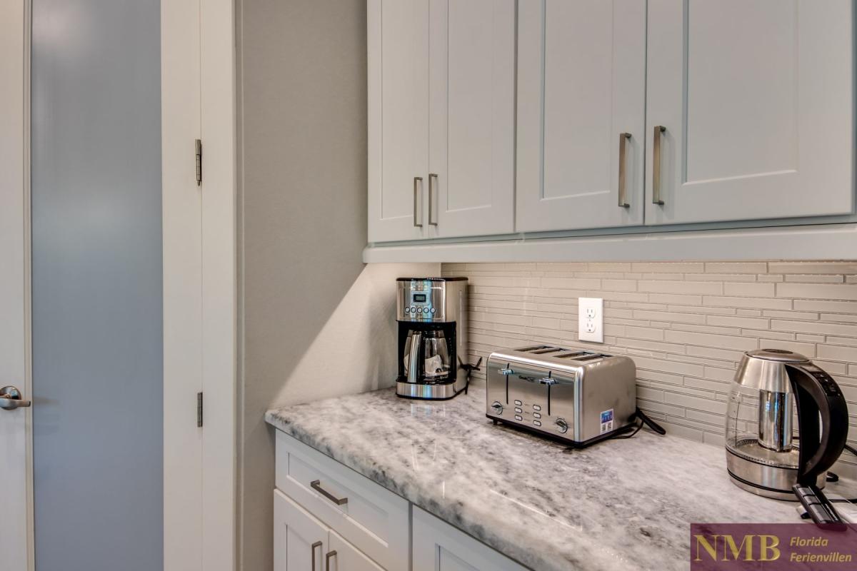 Cape_Coral_Ferienhaeuser_Marie-Angeline_32-Kitchen