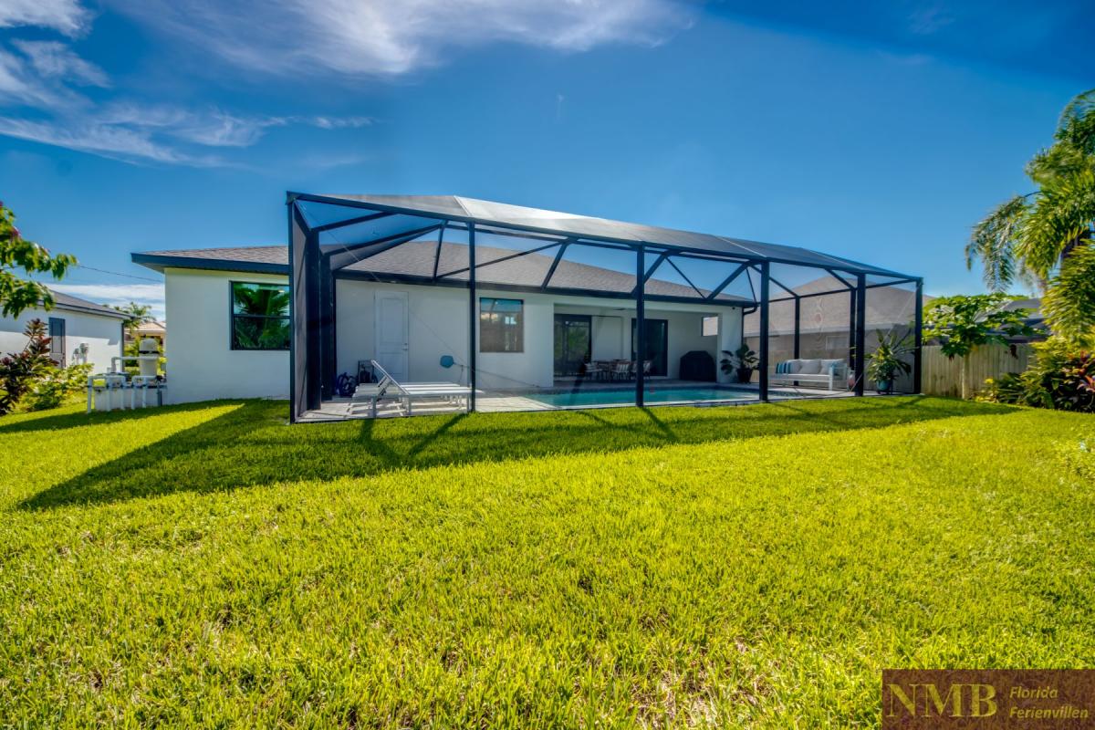 Cape_Coral_Ferienhaeuser_Marie-Angeline_73-Back-of-Villa