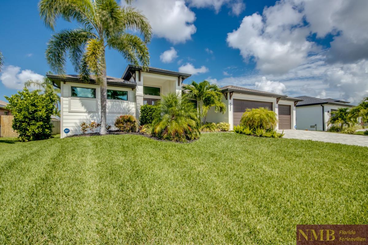Ferienhaus-Cape-Coral-Marie-Angeline_3-Front-of-Villa