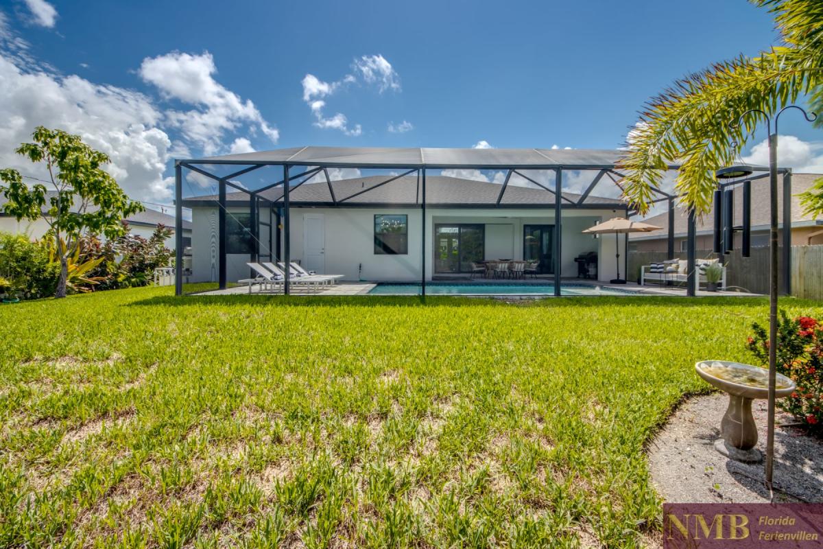 Ferienhaus-Cape-Coral-Marie-Angeline_76-Back-of-Villa