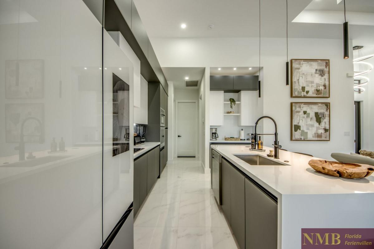 Ferienhaus-Cape-Coral-Momoa_25-Kitchen