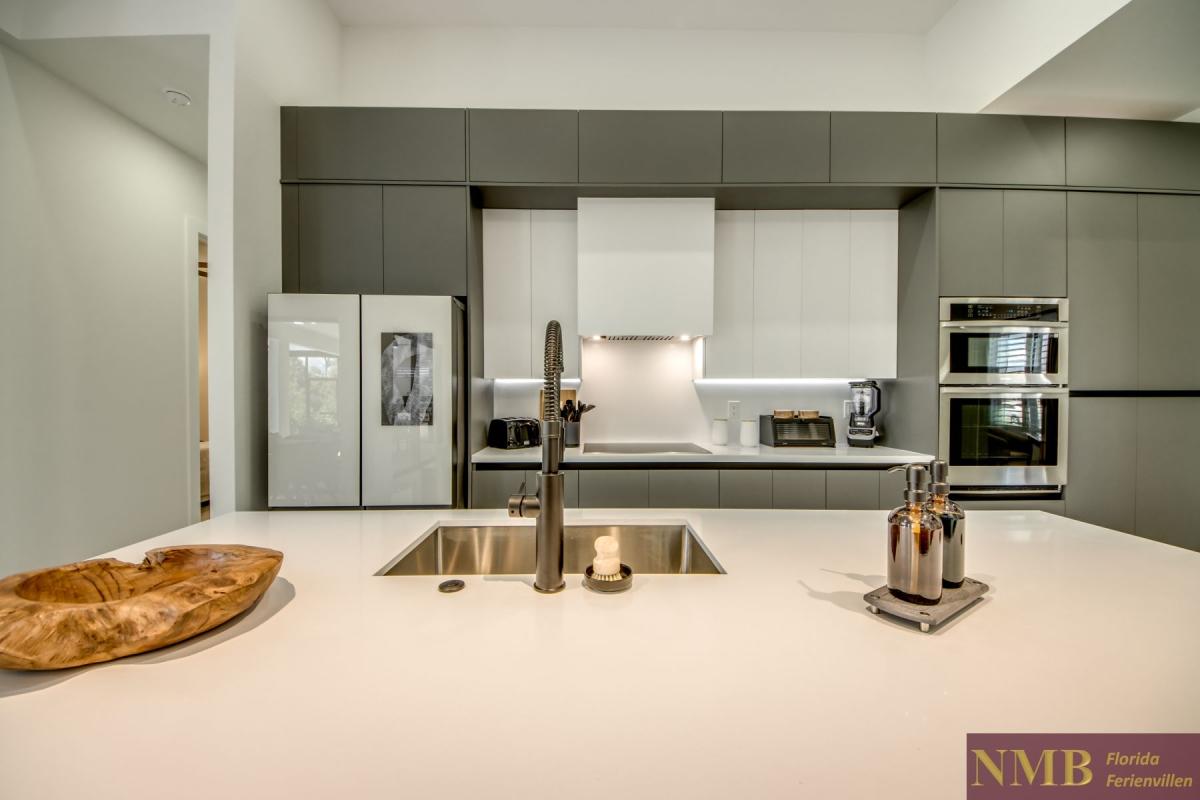 Ferienhaus-Cape-Coral-Momoa_29-Kitchen
