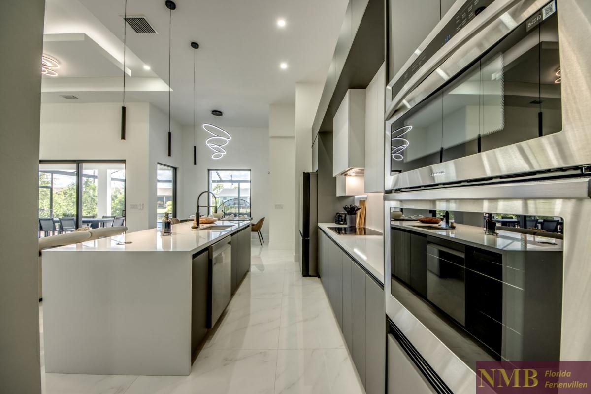 Ferienhaus-Cape-Coral-Momoa_32-Kitchen