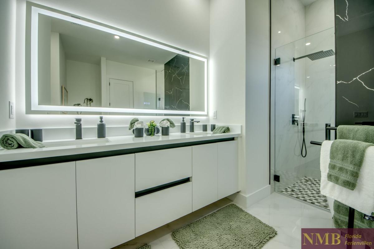 Ferienhaus-Cape-Coral-Momoa_45-Master-Bathroom