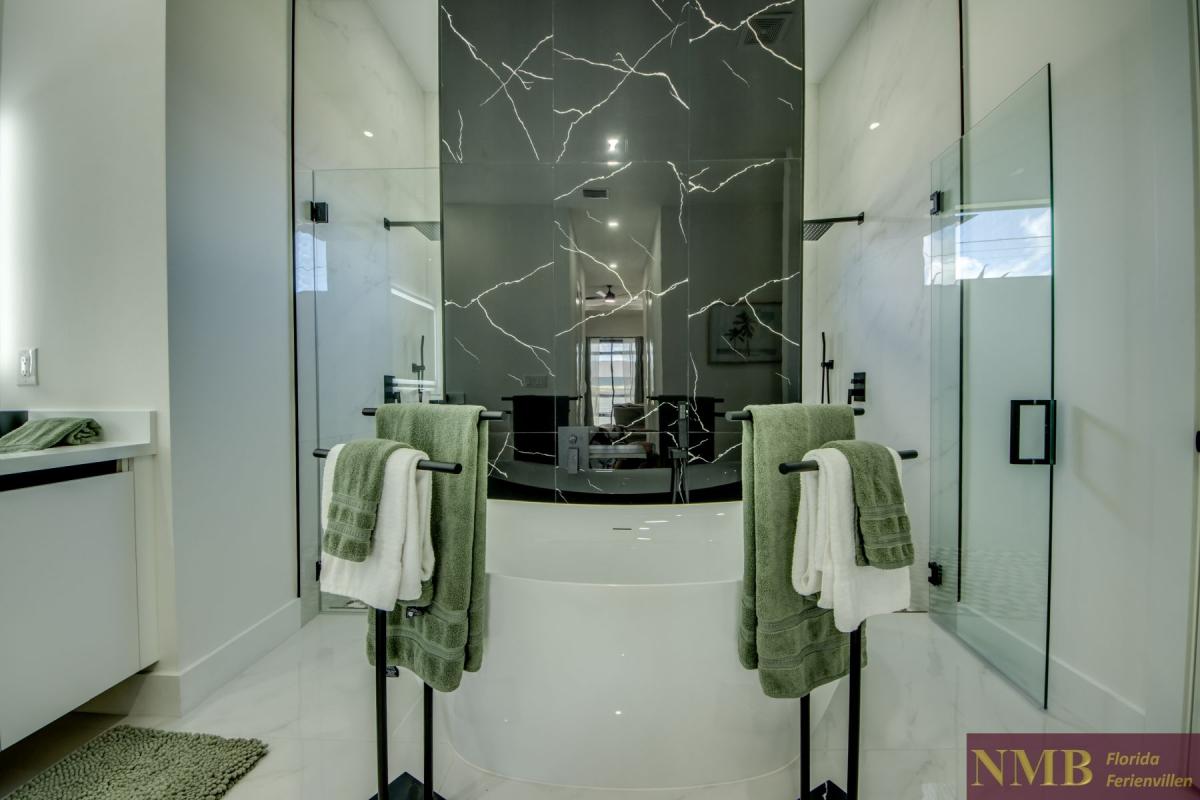 Ferienhaus-Cape-Coral-Momoa_46-Master-Bathroom