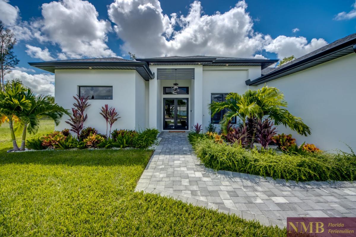 Ferienhaus-Cape-Coral-Momoa_5-Front-of-Villa