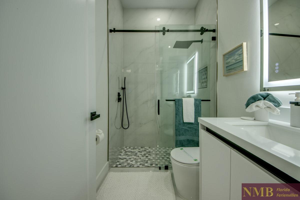Ferienhaus-Cape-Coral-Momoa_56-Guest-Bathroom