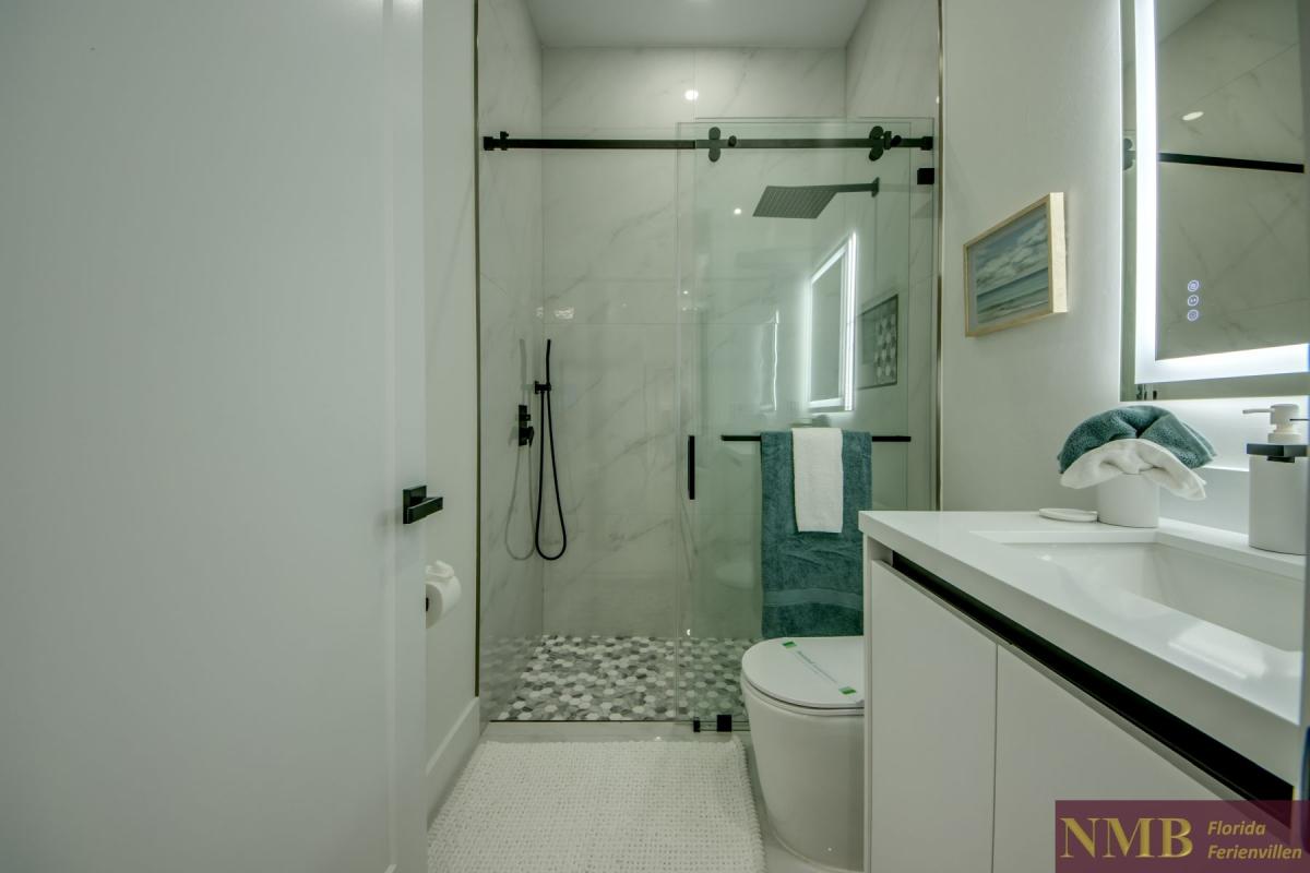 Ferienhaus-Cape-Coral-Momoa_57-Guest-Bathroom