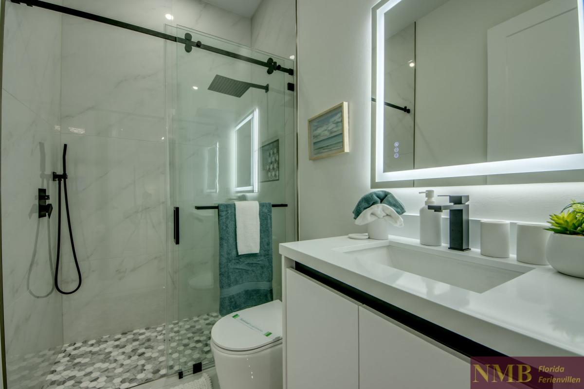 Ferienhaus-Cape-Coral-Momoa_58-Guest-Bathroom