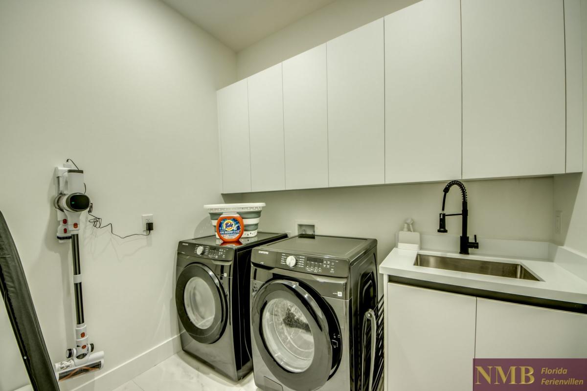 Ferienhaus-Cape-Coral-Momoa_62-Laundry-Room