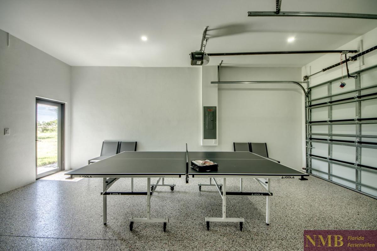 Ferienhaus-Cape-Coral-Momoa_63-Game-Table