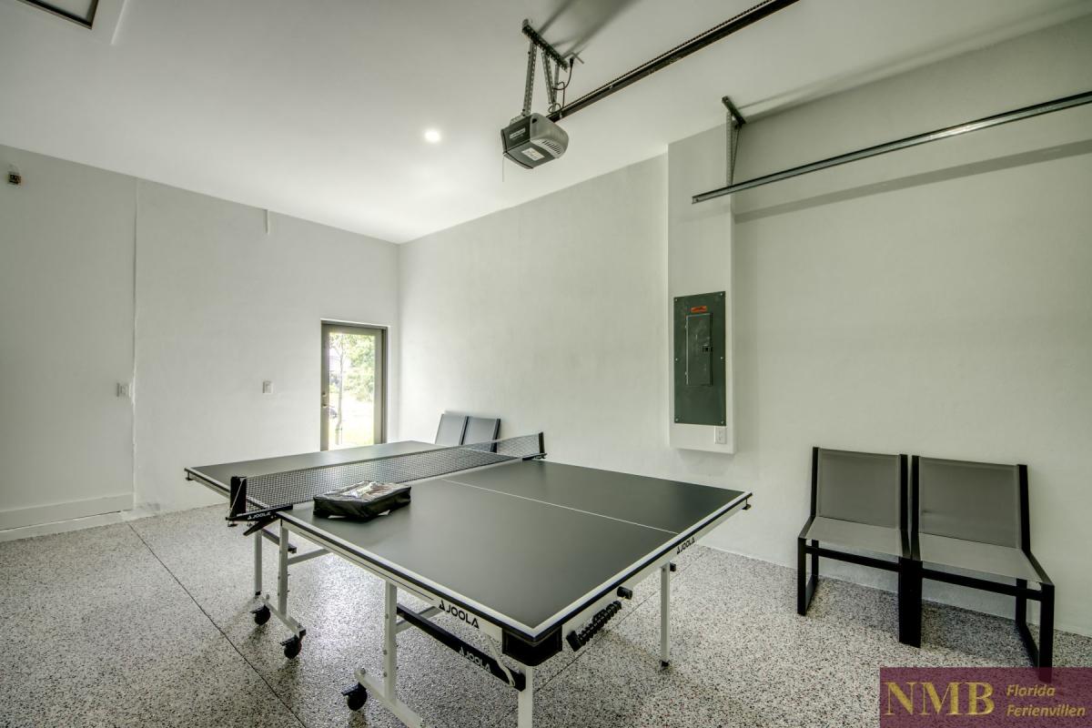 Ferienhaus-Cape-Coral-Momoa_64-Game-Table