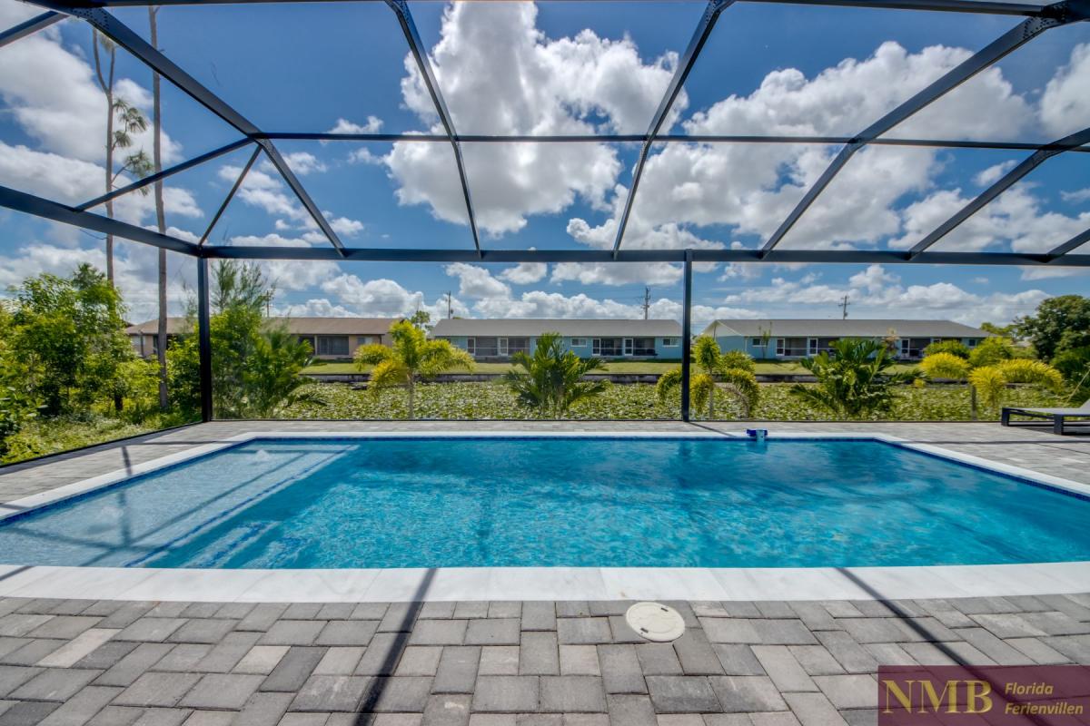 Ferienhaus-Cape-Coral-Momoa_81-Pool