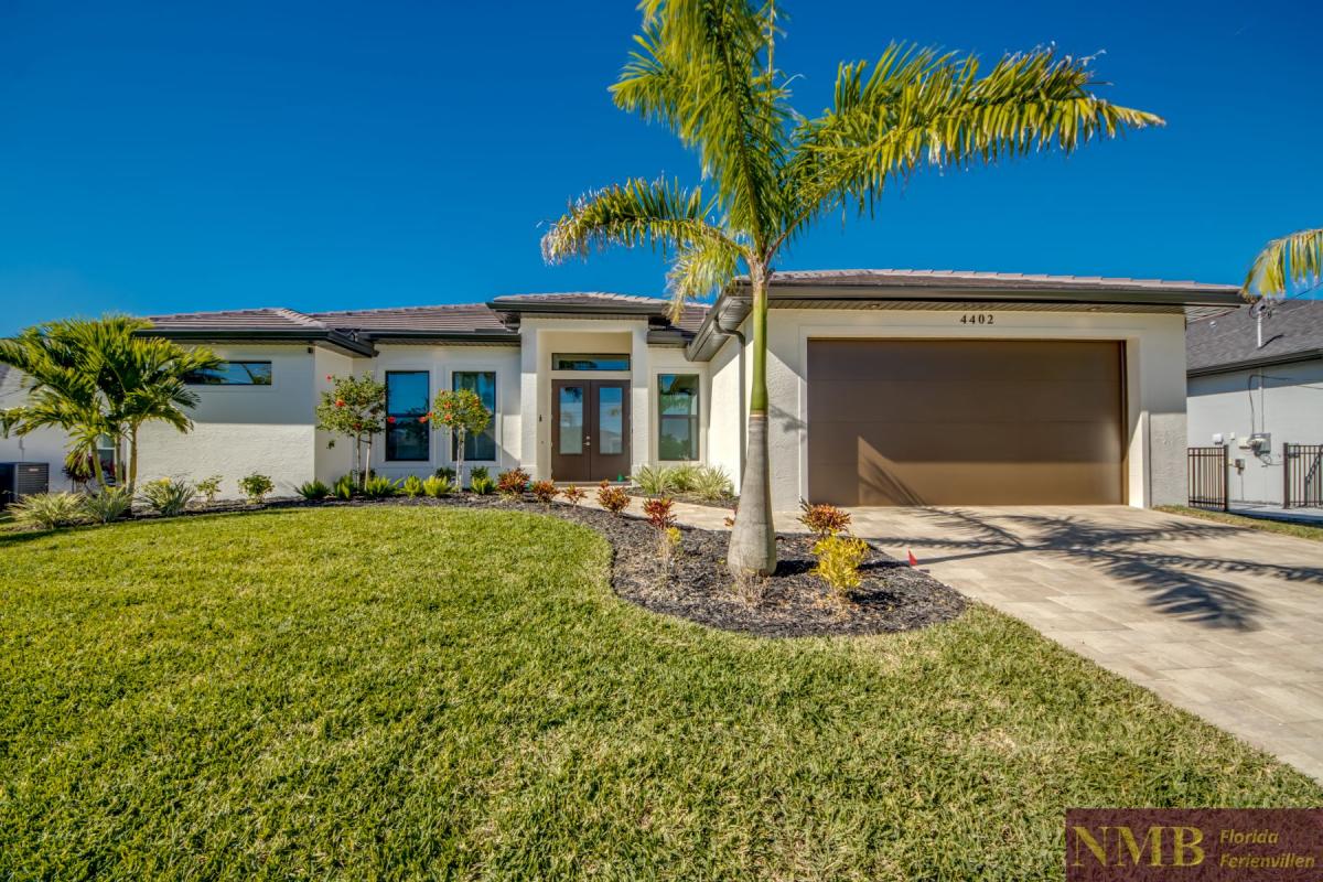 Ferienhaus-Cape-Coral-Overseas_3-Front-of-Villa