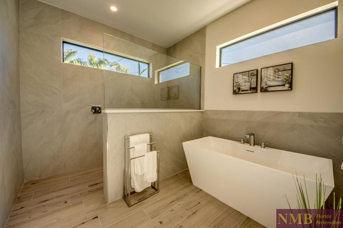 Ferienhaus-Cape-Coral-Overseas_45-Master-Bathroom