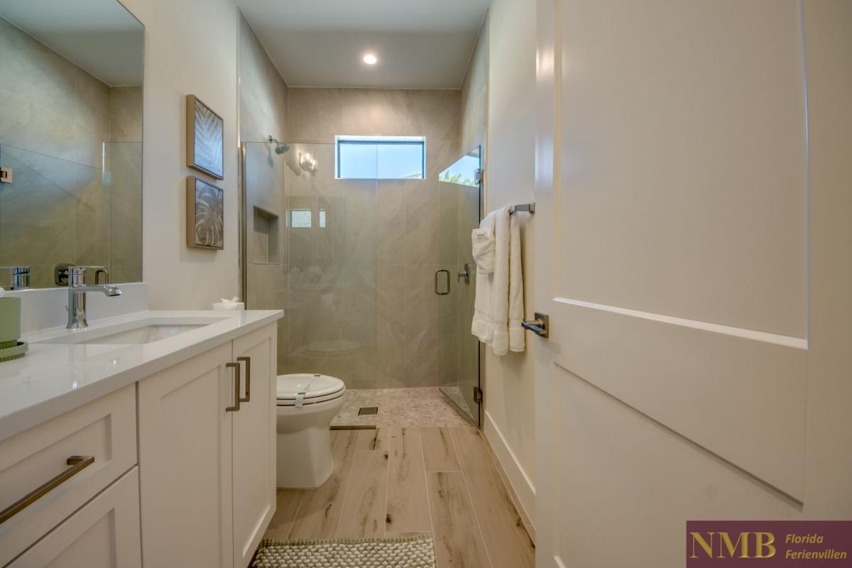 Ferienhaus-Cape-Coral-Overseas_54-Guest-Bathroom